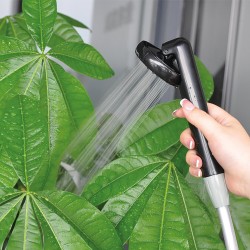 Douche portable autonome avec batterie intégrée