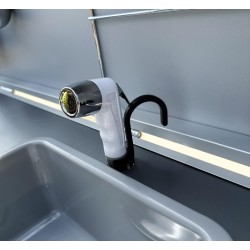 Douche portable autonome avec batterie intégrée