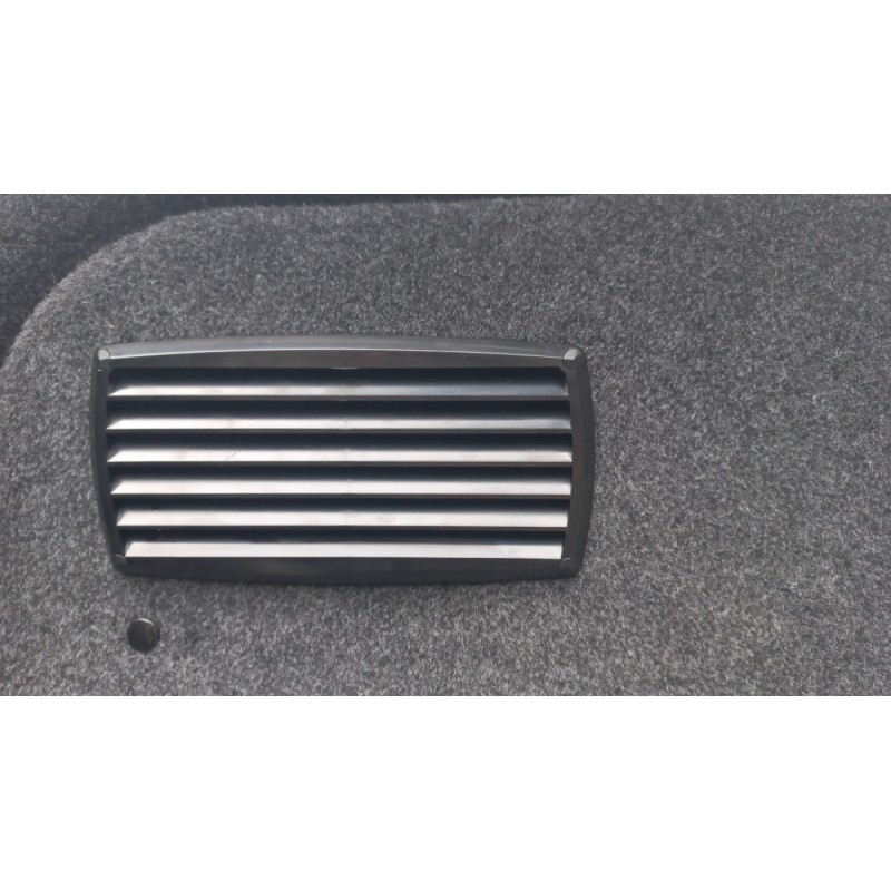 Grille noire 10 x 20 cm à visser