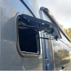 Baie projetable 500 x 300 mm avec Store et Moustiquaire - C Swing