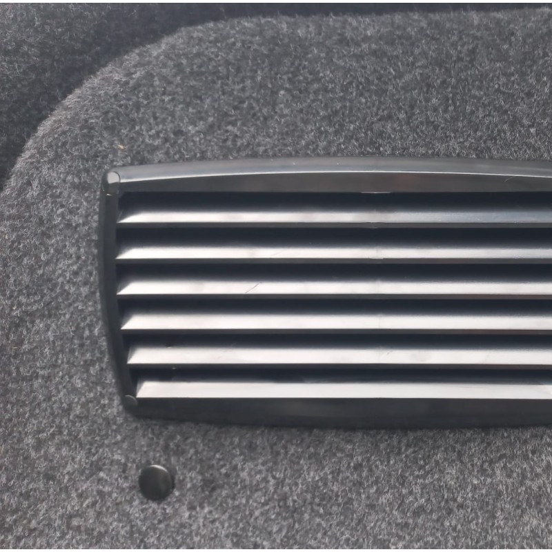 Grille noire 10 x 20 cm à visser