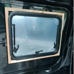 Baie projetable 600 x 450 mm avec Store et Moustiquaire - C Swing