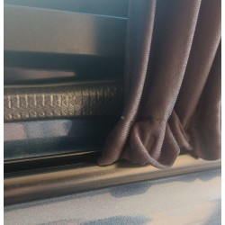 Rideaux intérieurs occultants noirs - Ford Transit Custom 2012/2023 - Coté gauche vitrage après la porte chauffeur